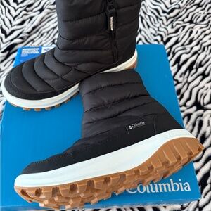 Columbia Women's Black and White Winter Boots
